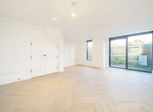 Bryanston Close, Norwood Green, UB2, photo 2