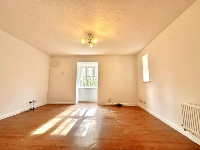Collier Close, Beckton, E6, photo 3