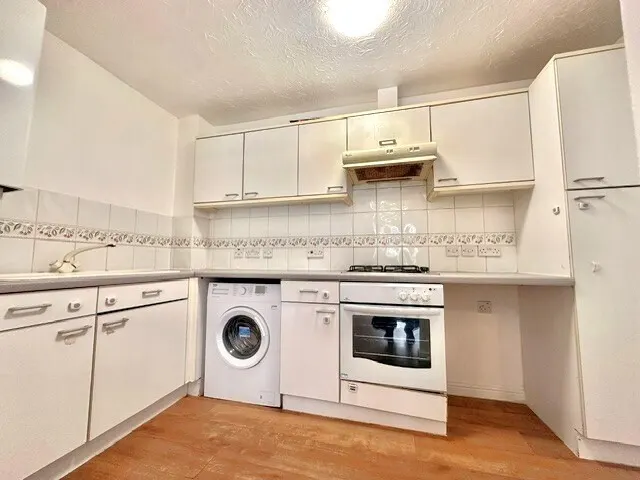 Collier Close, Beckton, E6, photo 2