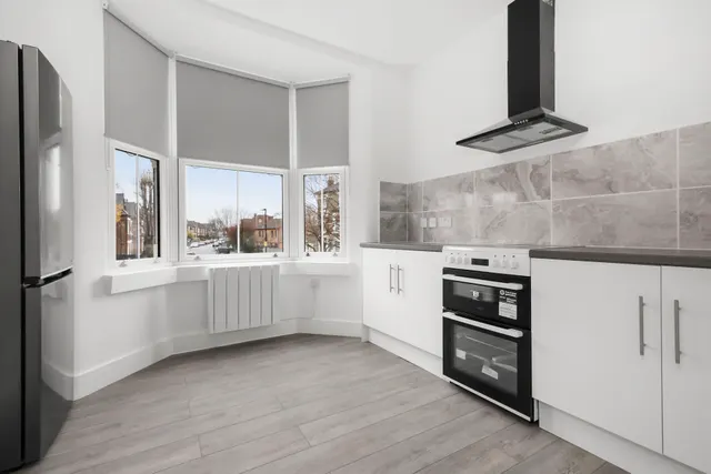 Photo 3 — 86 Finsbury Road, London