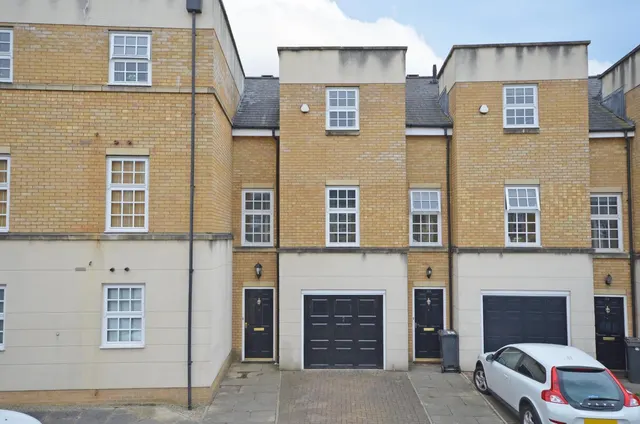 Bishopfields Drive, York, YO26, photo 1