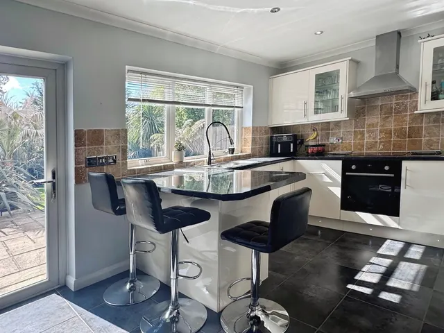 Old Shoreham Road, Lancing, BN15, photo 2