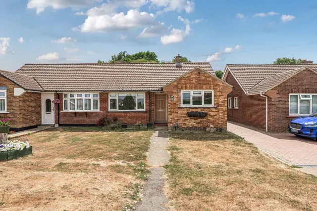 Victoria Road, Chatham, Kent, ME5 9HB, photo 1