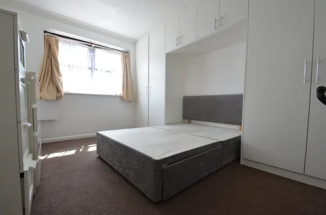 Hatton Road, Feltham, photo 2