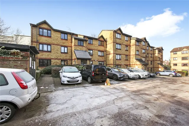 Cornmow Drive, London, NW10, photo 2