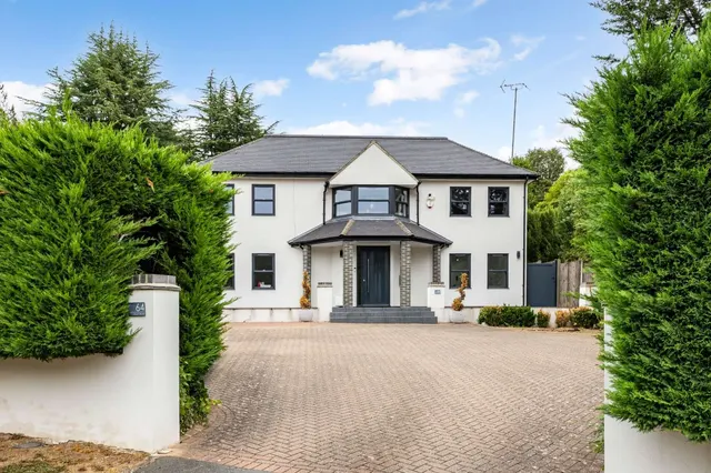 Valley Road, Rickmansworth, Hertfordshire, WD3 4BJ, photo 1