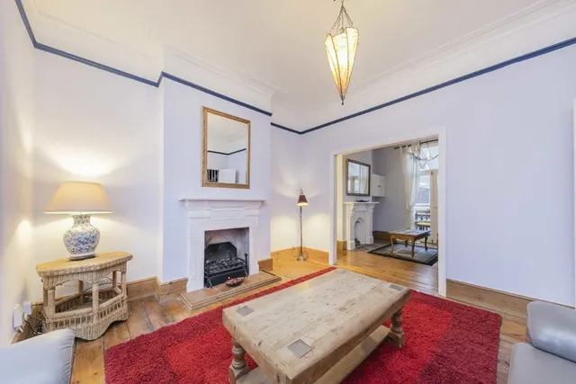 Laitwood Road, SW12, photo 2