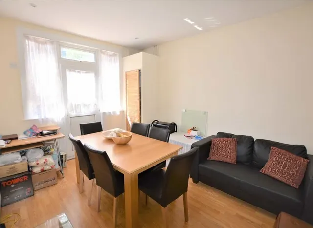 Photo 3 — Audley Road, Hendon, NW4