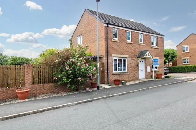 Kestrel Road, Barnsley, photo 1