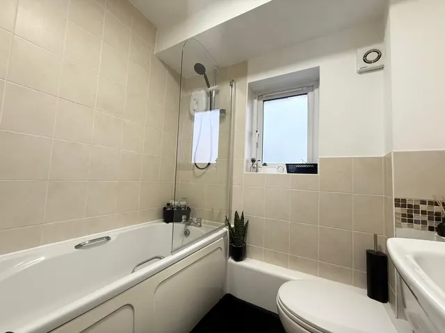 Photo 2 — Pullman Place, Eltham, SE9 6EG
