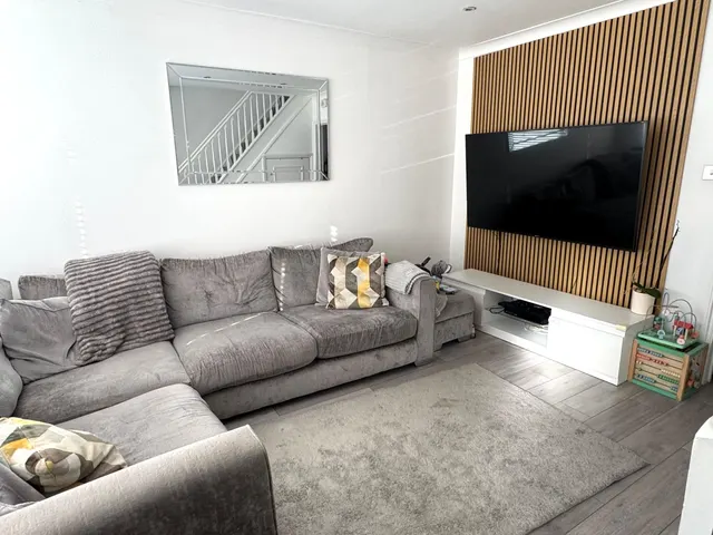 Warwick Avenue, Surrey Egham, TW20, photo 2