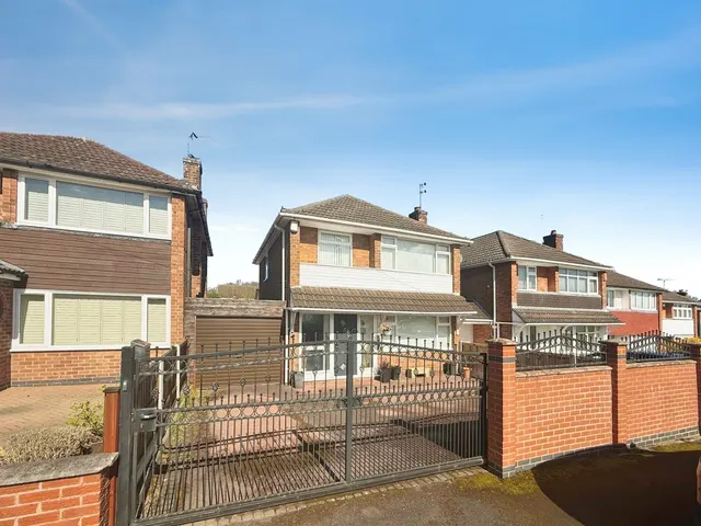 Christina Crescent, Nottingham, Nottinghamshire, NG6, photo 1