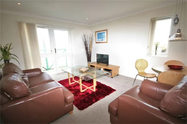 2 bedroom flat — Catrin House, Maritime Quarter, SWANSEA, SA1 1XW