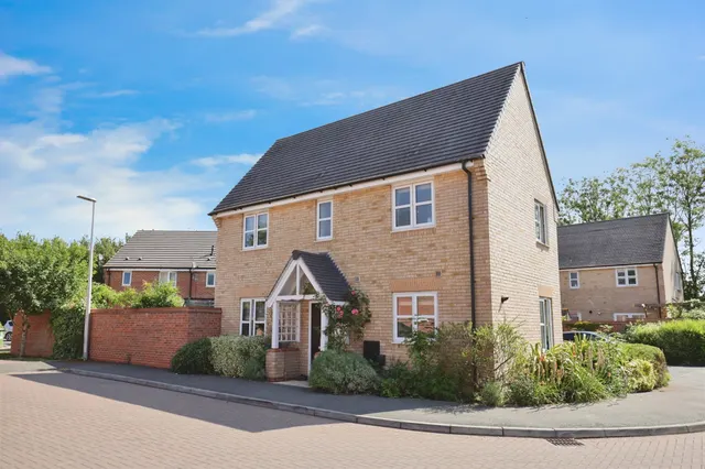Swift Gardens, Southam, photo 1