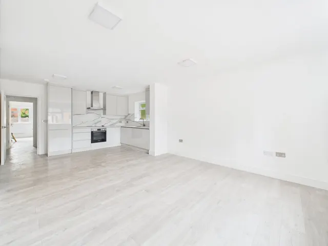 Feltham, Middlesex, photo 1