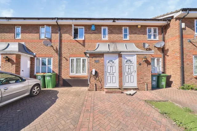 Goldwing Close, London, E16, photo 1