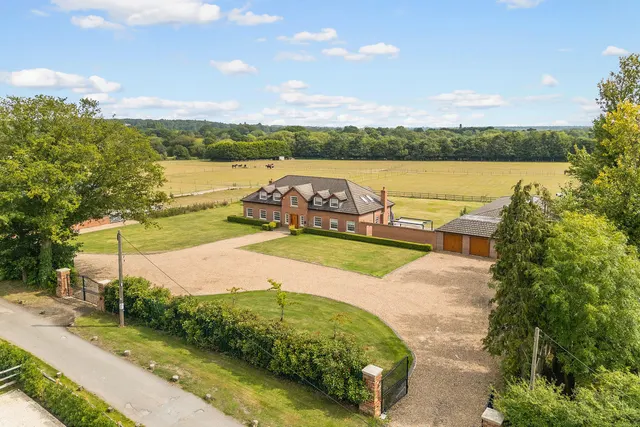 Chobham Park Lane, Chobham Woking, GU24, photo 1