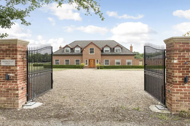 Chobham Park Lane, Chobham Woking, GU24, photo 2