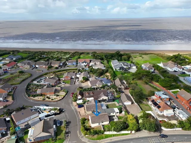Pinewood Way, Brean, TA8, photo 2
