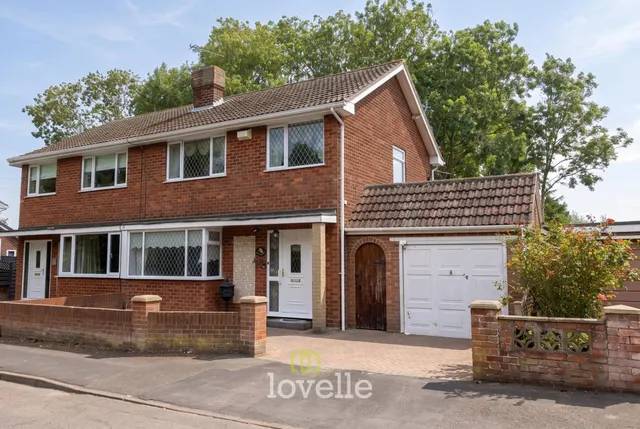 Weelsby View, New Waltham, DN36, photo 1