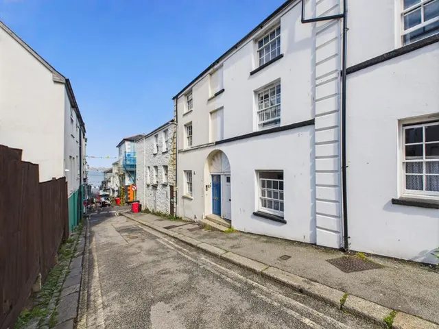 Quay Hill, Falmouth, photo 1