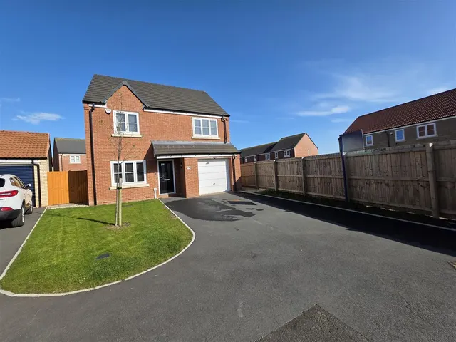 Bilberry Avenue Eastfield, Scarborough YO11 3XF, photo 1