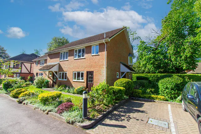 Pegasus Court, Fleet, GU51 4SX, photo 1