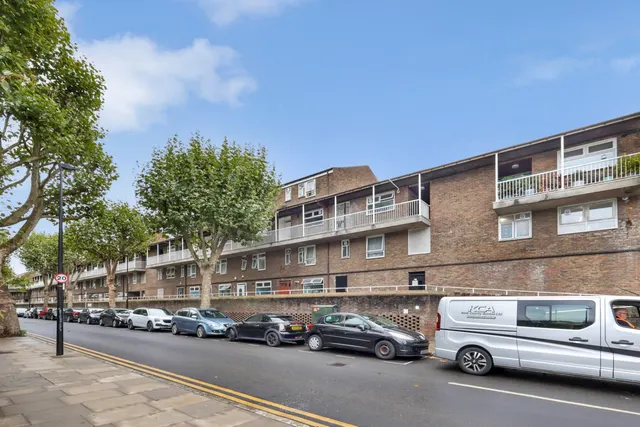 Hind Grove, London, E14, photo 1
