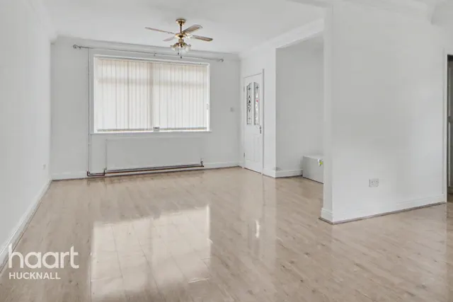 Broxtowe Drive, Nottingham, NG15, photo 2