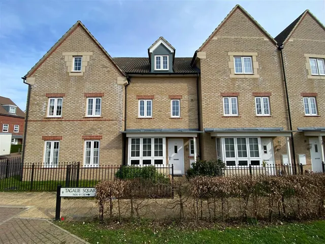 Tagalie Square, Worthing, photo 1