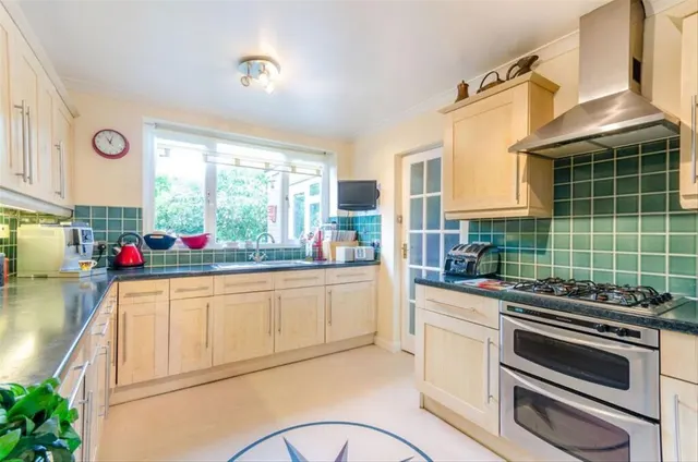 Thetford Road, KT3, photo 2