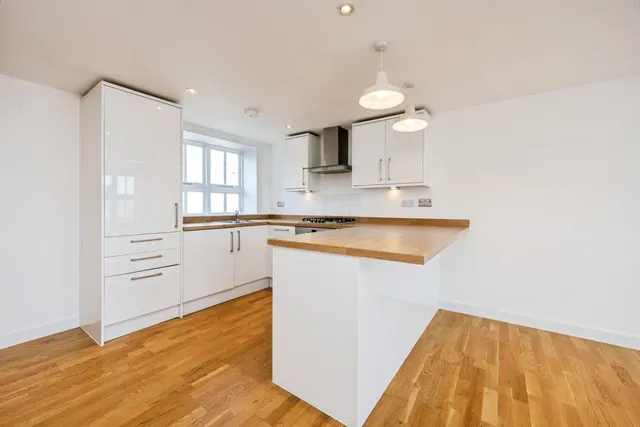 Pebble Lane, Aylesbury, HP20, photo 3