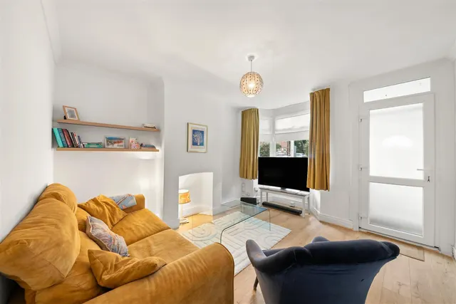 Rockingham Road, Uxbridge, photo 1