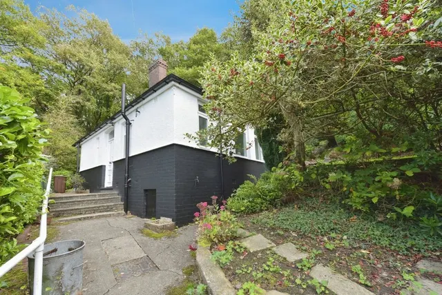 Photo 2 — Roxton Road, Sheffield, South Yorkshire, S8