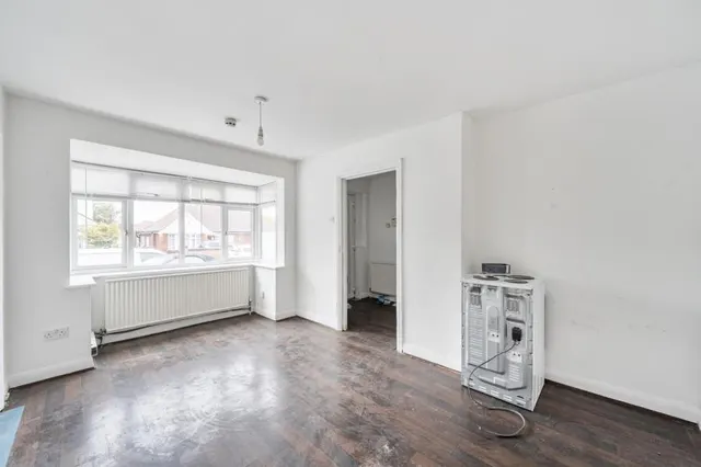 Ashford Crescent, Ashford, TW15, photo 2