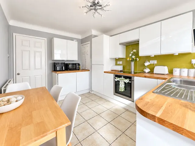 Columbus Drive, Pensby, CH61, photo 2