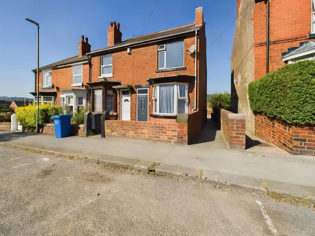 Eyre Street East, Hasland, photo 1