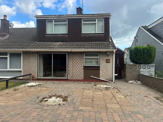 The Dell Port Talbot, SA12, photo 1