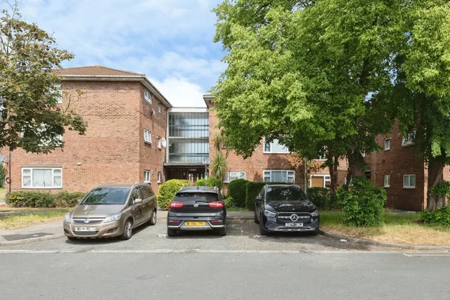 Westbury Road, Barking, IG11, photo 1