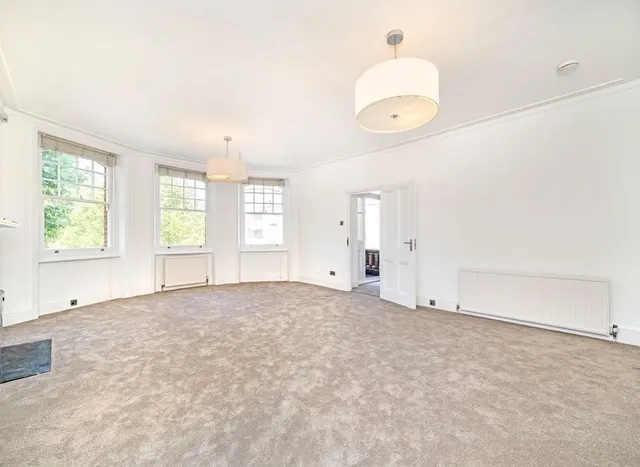 Photo 2 — Mornington Avenue, West Kensington, W14