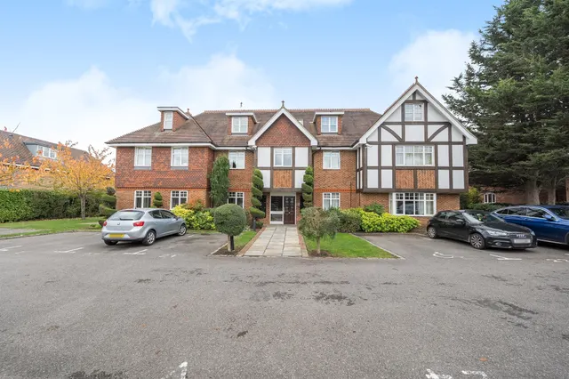 Shoppenhangers Road, Maidenhead, photo 1