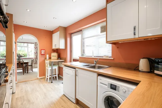 Photo 3 — Balmoral Road, Salisbury, Wiltshire, SP1 3PZ