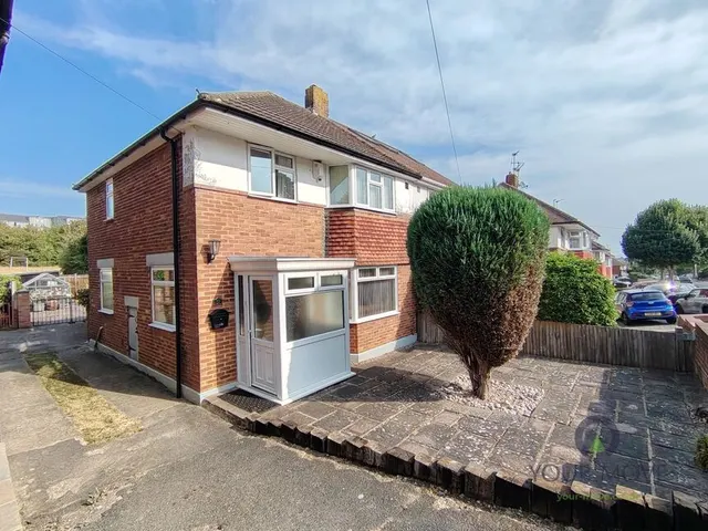Vale Drive, Chatham, Kent, ME5, photo 1