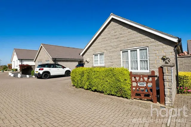 Myrtle Tree Crescent, Weston-Super-Mare, BS22, photo 1