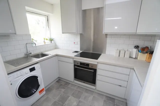 Eaton Avenue, High Wycombe, HP12, photo 2