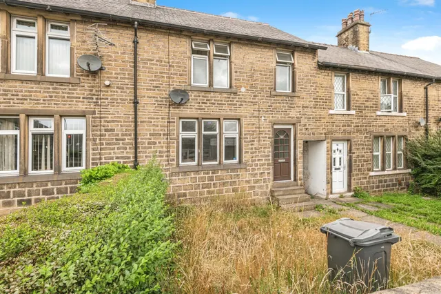 Blackmoorfoot Road, Huddersfield, photo 1