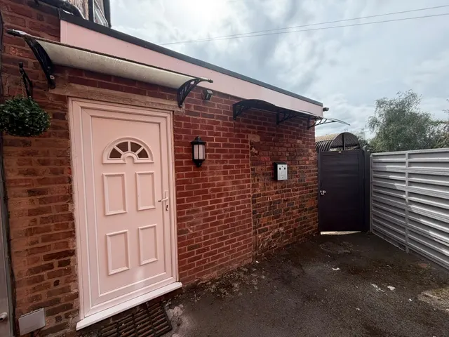 Lower High Street, WEDNESBURY WS107AQ, photo 1