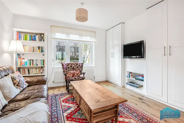 Coppetts Road, London, N10, photo 3