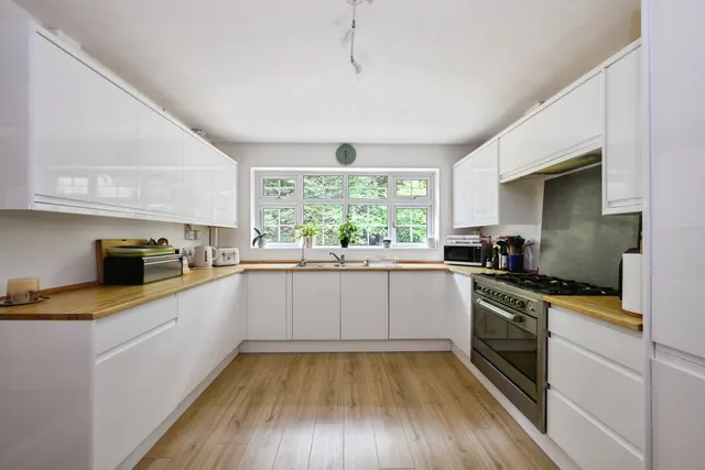 Headley Road, Leatherhead, KT22, photo 2