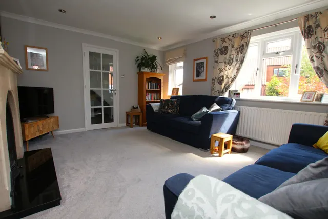 Halls Court, Dunston, LN4, photo 3
